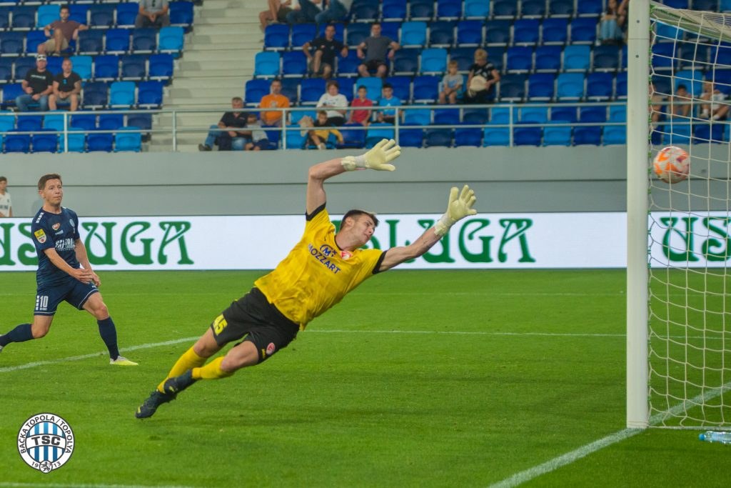 Golman u skoku tokom utakmice FK TSC